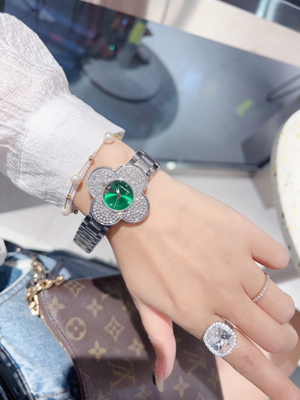 ブランド時計角部分ディテール